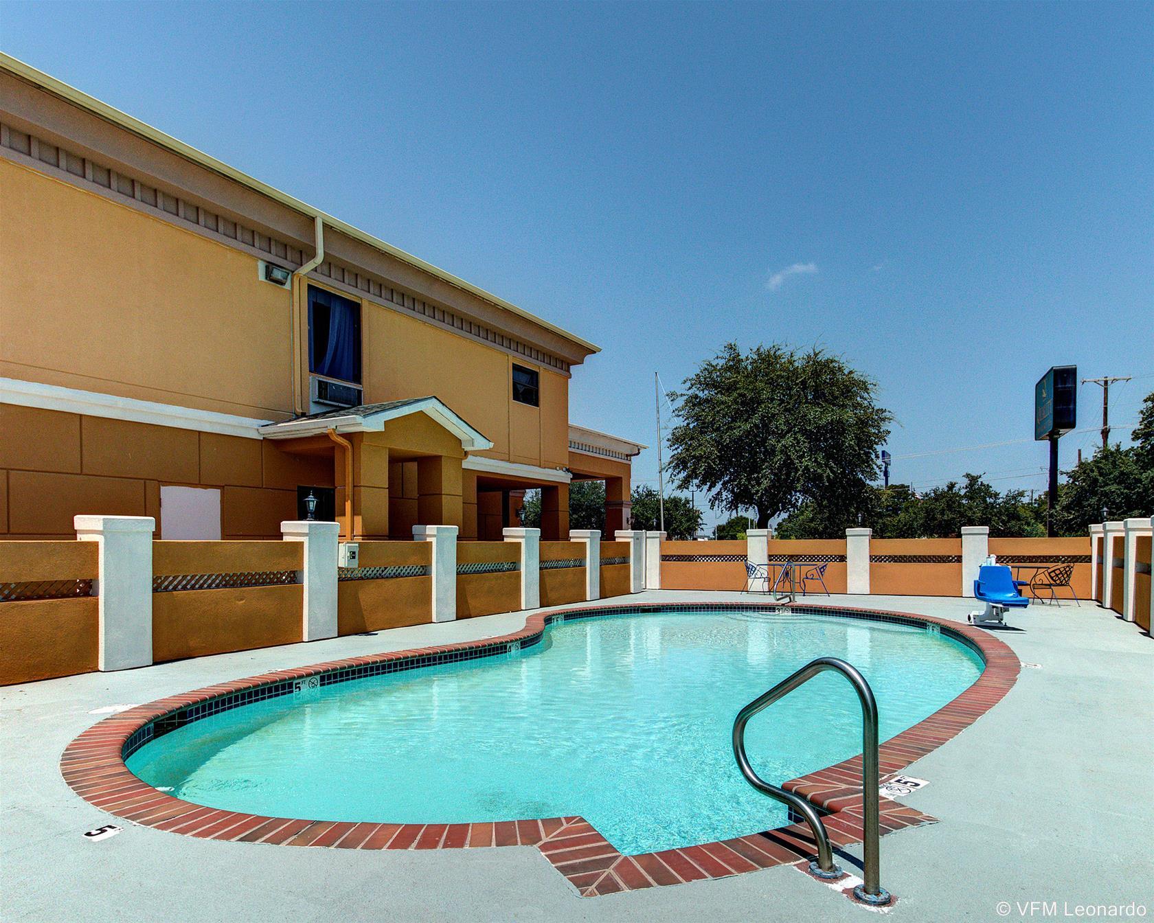 Quality Inn & Suites - Granbury Exterior photo